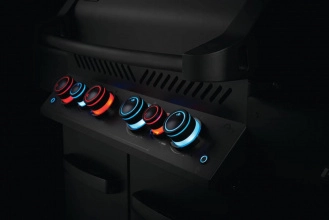 Подсветка регуляторов Safety Glow Ручки управления подсвечиваются мягким голубым светом в выключенном состоянии и красным - во включенном.  