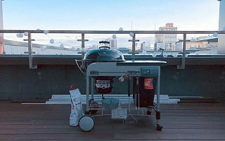 Угольный гриль Weber Performer Deluxe GBS, Москва, лофт в жилом комплексе, 2020