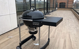 Угольный гриль Weber Performer. Москва, центр, 2021 год.