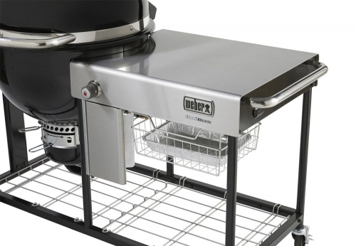 Прочный каркас и полка - сетка в основании. Угольный камадо гриль Weber Summit® Kamado S6 Grill Center
