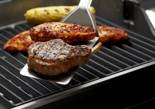 Длинная лопатка с открывалкой бутылок Broil King Imperial Super Flipper