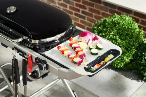 Сделан по формату бокового столика гриля Weber Traveler