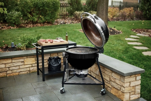 Украшение вашего сада -  угольный гриль Weber Summit® Kamado E6.