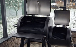 Угольная гриль-коптильня Broil King Regal Offset 400. Московская область, 2025 год