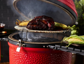 Гиперболическая вставка SloRoller Устанавливается вместо традиционных жароотсекателей и закручивает потоки воздуха, подобно циклону. Позволяет продуктам дольше готовиться в дыму и развить более интенсивный аромат. Установка камеры SloRoller на 80% уменьшает количество перегретых зон, делая температуру равномерной. 