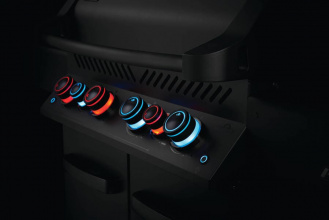 Подсветка регуляторов Safety Glow Ручки управления подсвечиваются мягким голубым светом в выключенном состоянии и красным - во включенном.  
