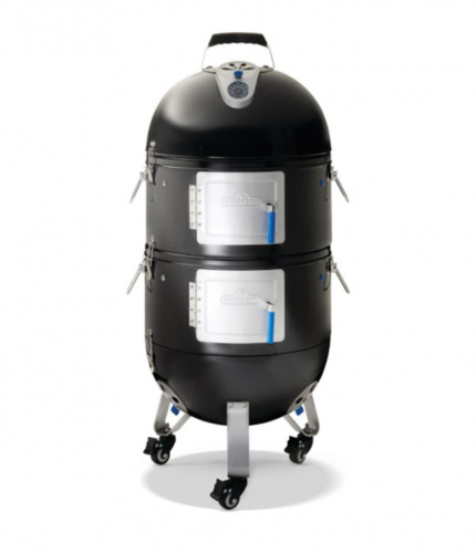 Каждый ярус имеет дверце для быстрого доступа к решетке, углю и щепе