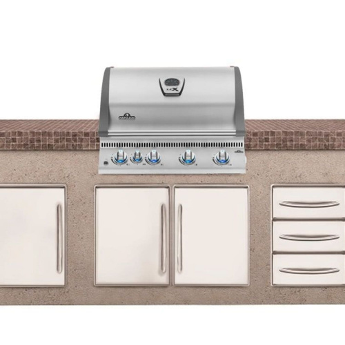 Гриль можно интегрировать в кухни из камня, нержавеющей стали