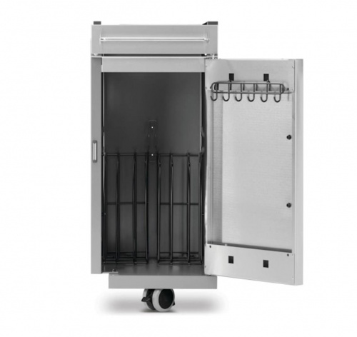 Внутри расположены специальные секции для аксессуаров и 6 крюков для инструментов