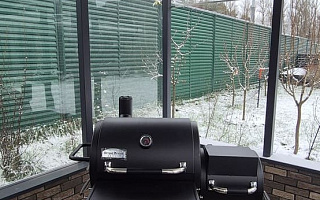 Угольная гриль-коптильня Broil King Regal Offset 400. Московская область, 2025 год