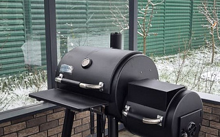 Угольная гриль-коптильня Broil King Regal Offset 400. Московская область, 2025 год