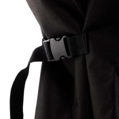 Пластиковые фиксаторы надежно закрепляют чехол на гриле