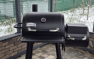 Угольная гриль-коптильня Broil King Regal Offset 400. Московская область, 2025 год